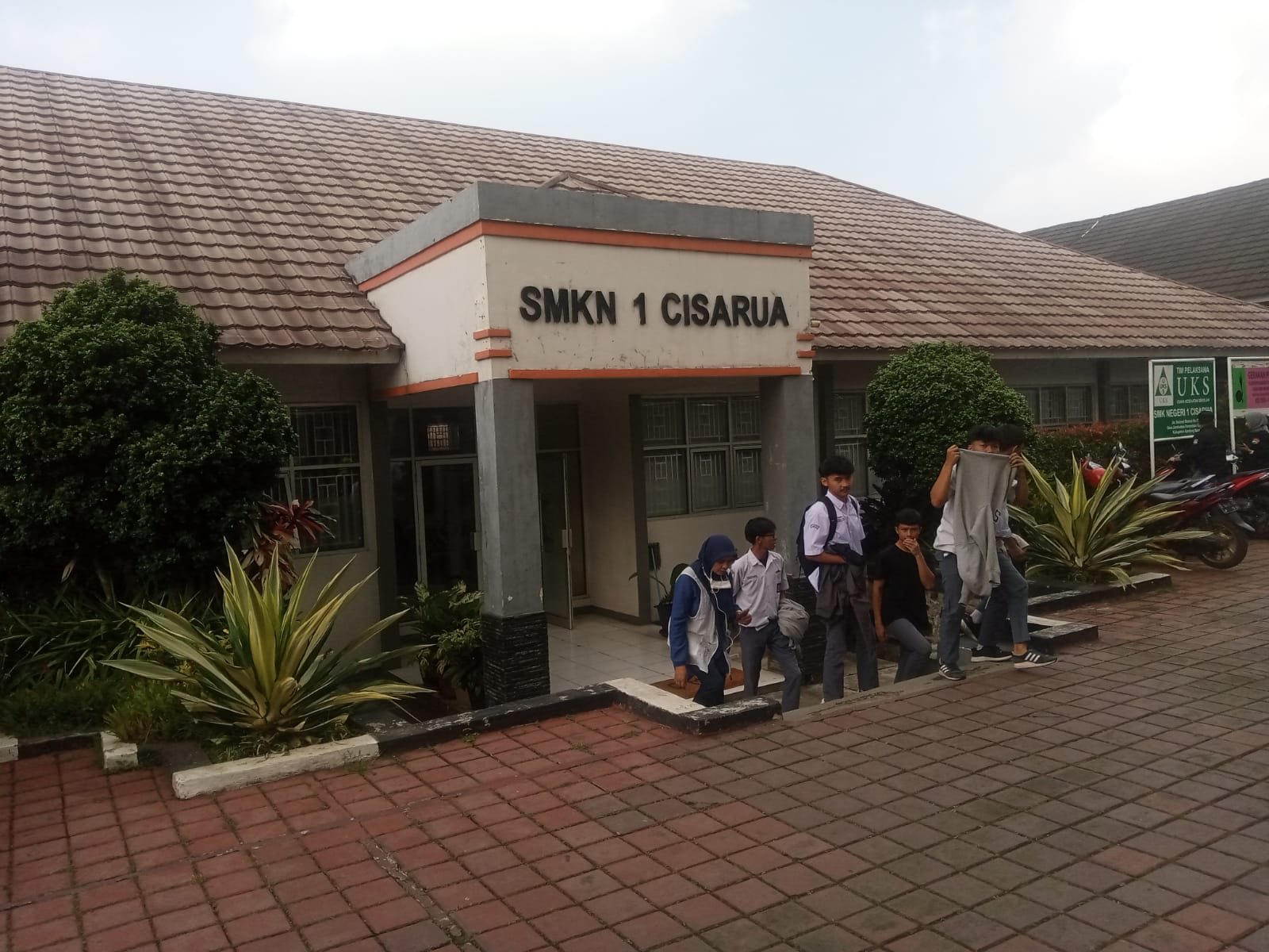 Dukungan SMKN 1 Cisarua untuk Pendirian SMK Plus Bina Siswa: Solusi bagi 700 Siswa yang Tidak Tertampung